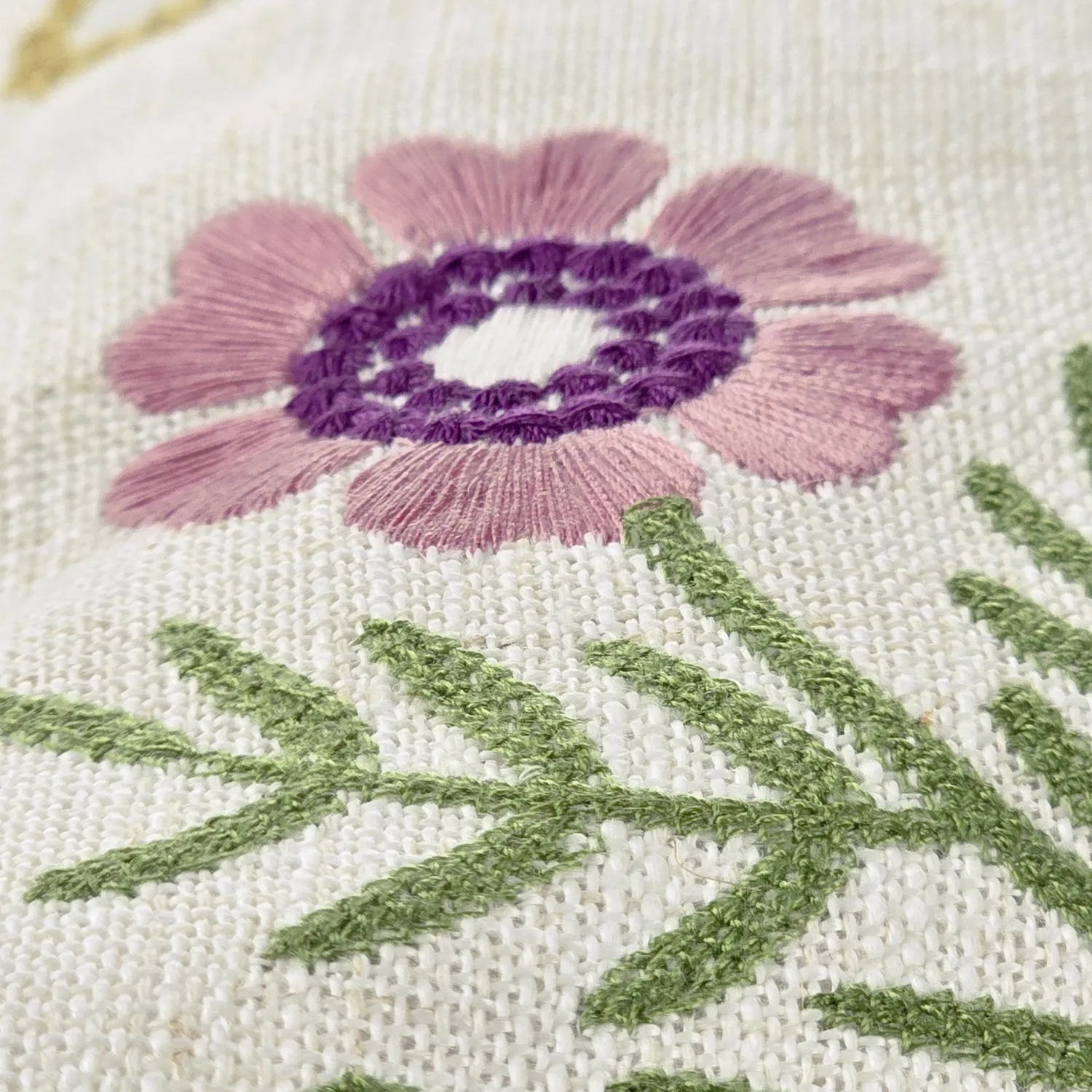 Párnahuzat - Esbo Embroidered Cushion Cover (multi)