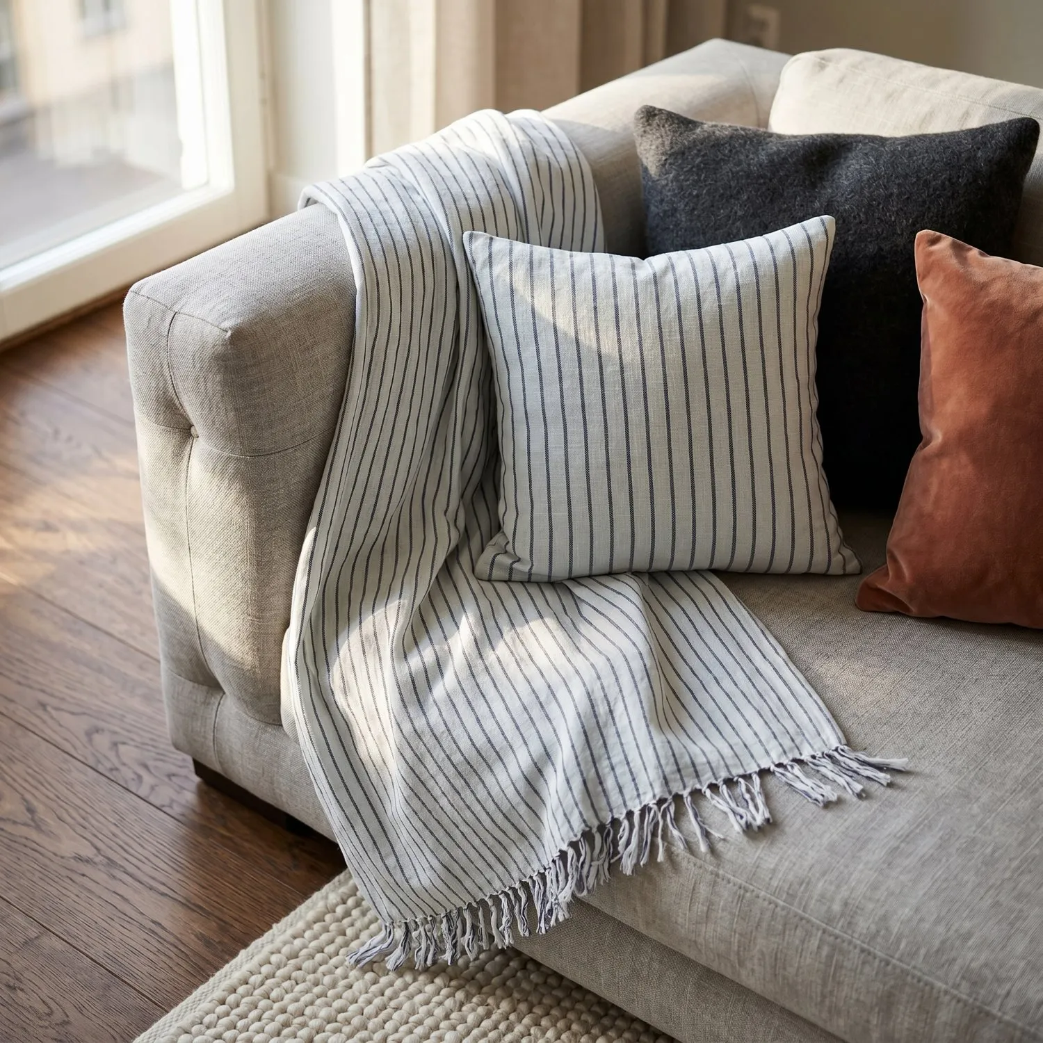 Párnahuzat - Rumi stripe cotton cushion cover (világoskék/sötétkék/krémszínű)