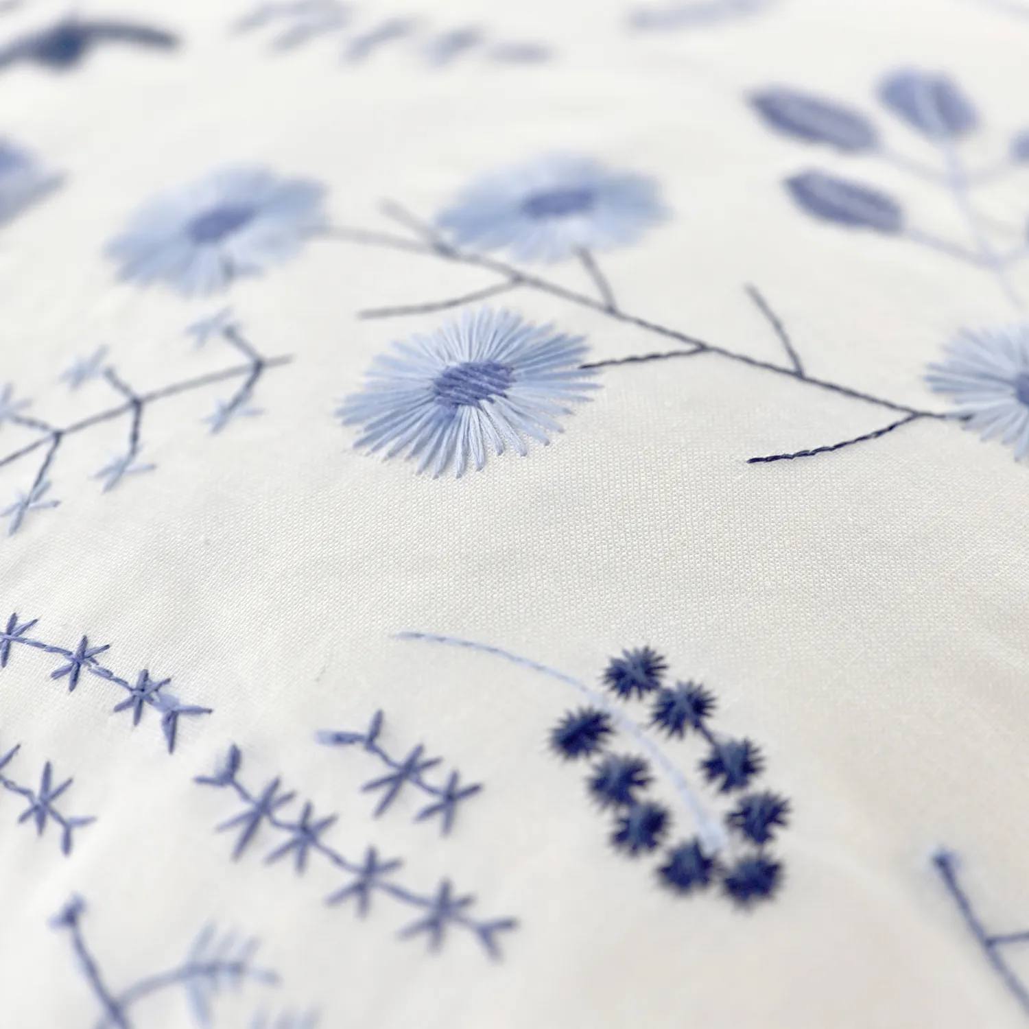 Párnahuzat - Stavanger Embroidered Cushion Cover (multi)