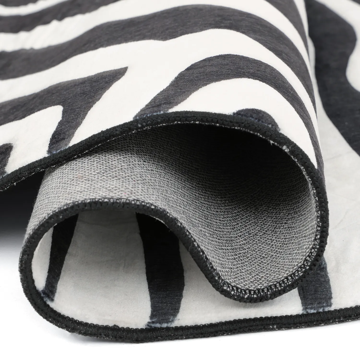 Kerek hullámos Wilton szőnyeg - Zebra (fekete/fehér)