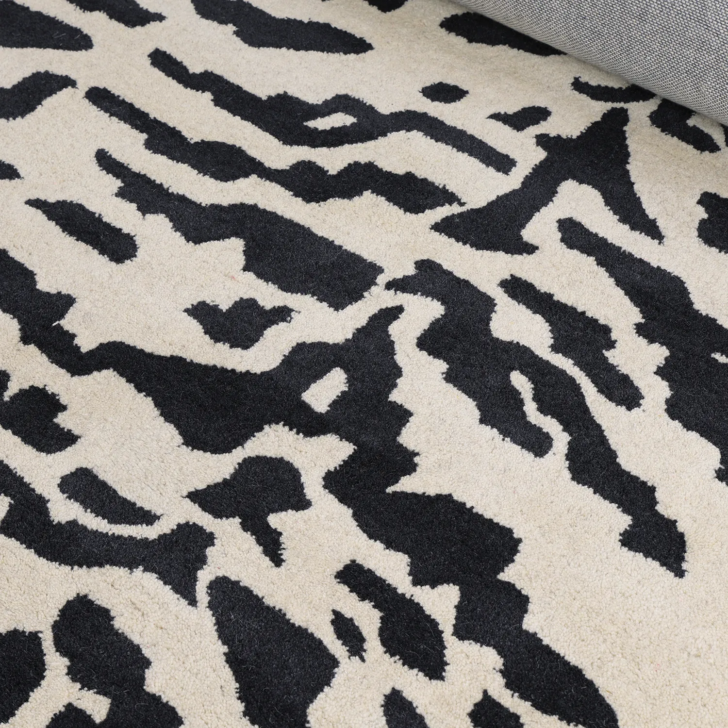 Shaggy szőnyeg - Zebra Tufted Wool Premium (fehér/fekete)