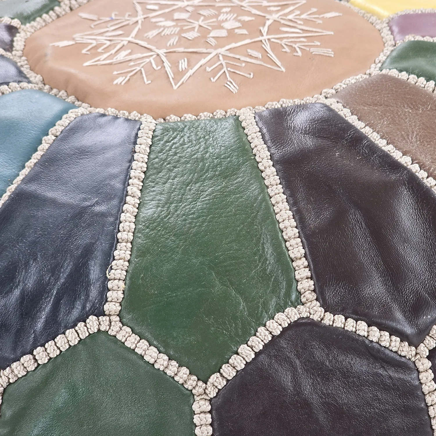 Ülőpuff - Marokkói bőrpuff (multi) 03