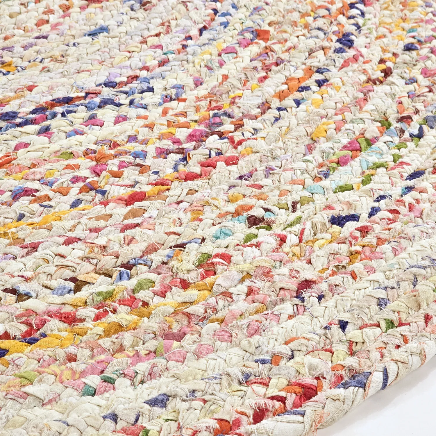 Runda mattor - Flätan (fehér/sokszínű)