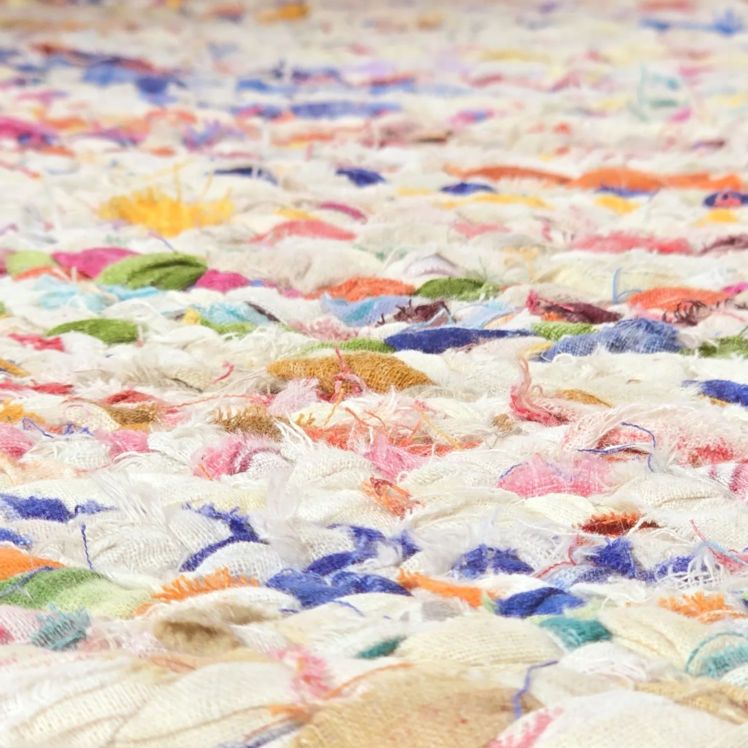 Runda mattor - Flätan (fehér/sokszínű)