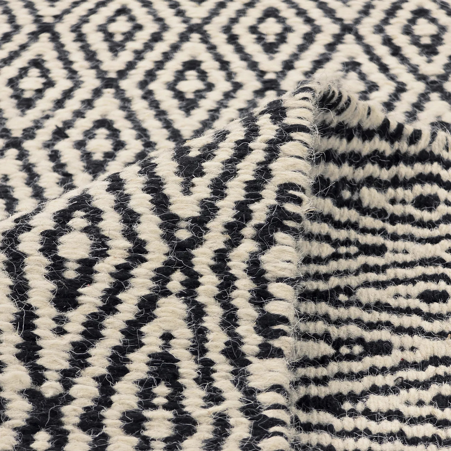 Gyapjúszőnyeg - Monastir (fekete/fehér)