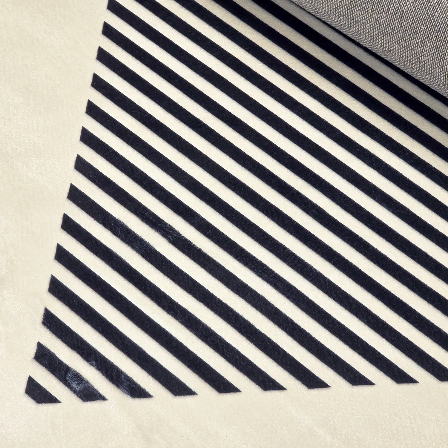 Wilton szőnyeg - Pucon (fekete/krém)